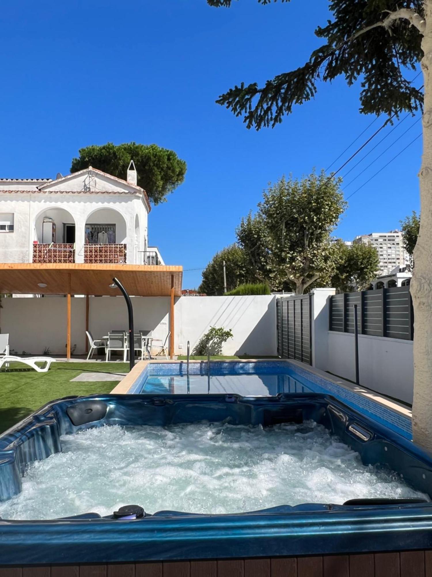 Requesens Playa Appartement *